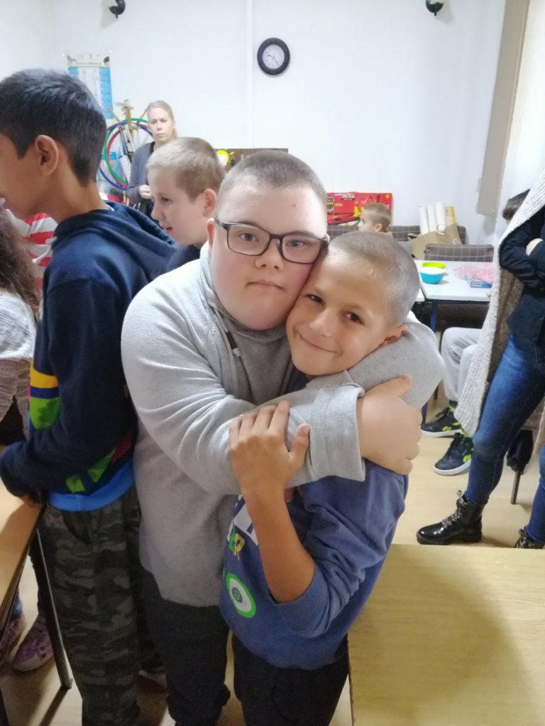 IMG 0c510efbe0e691654206f10d5d7bce95 V